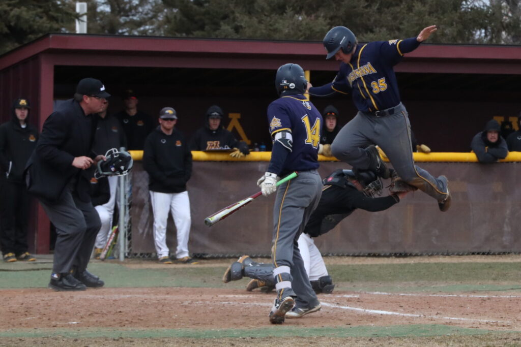 UMC BASEBALL SPLITS DOUBLEHEADER AGAINST AUGUSTANA