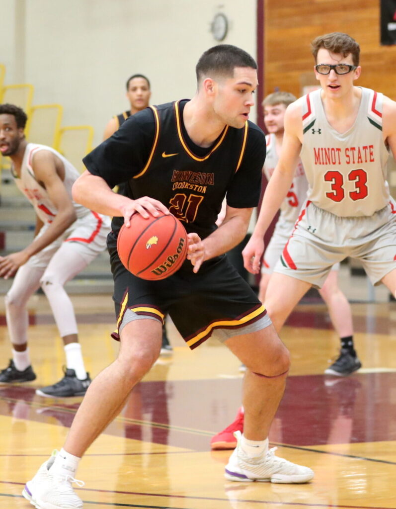 MINOT STATE SHOOTS PAST UMC MEN’S BASKETBALL