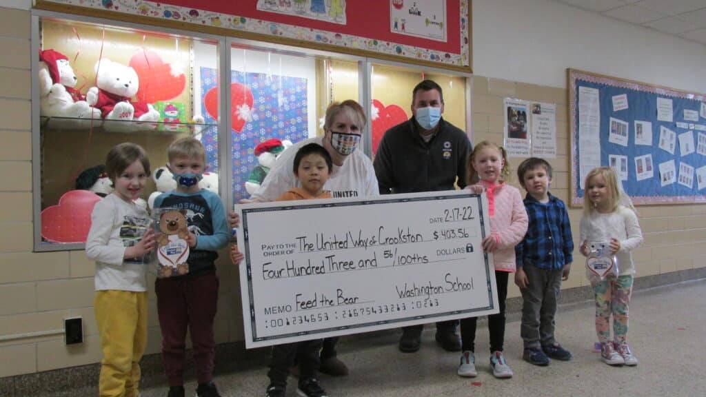 WASHINGTON ELEMENTARY SCHOOL “FEEDS THE BEAR” FOR THE UNITED WAY OF CROOKSTON