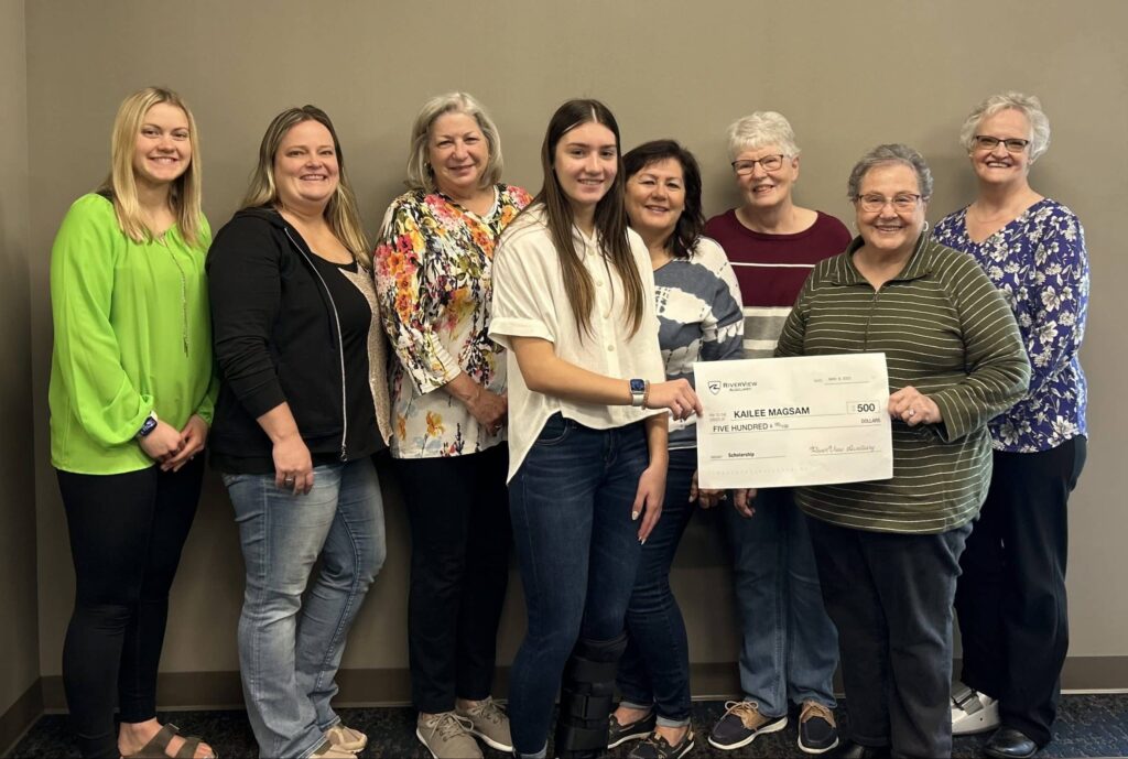 KAILEE MAGSAM RECEIVES THE RIVERVIEW AUXILIARY BOARD