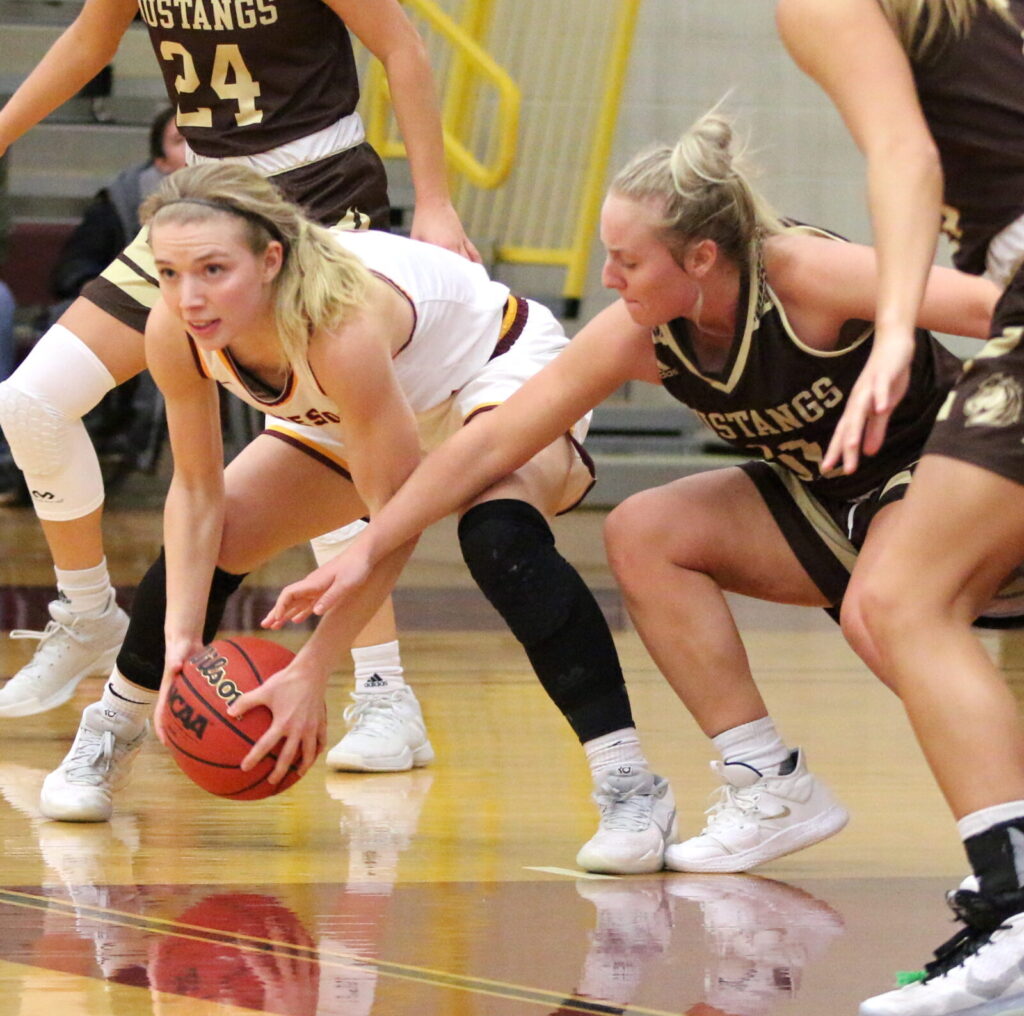 UMC WOMEN’S BASKETBALL WINS SECOND-STRAIGHT GAME WITH SUFFOCATING DEFENSE
