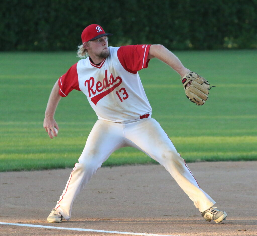 CROOKSTON REDS FALL TO MOOREHEAD MUDCATS