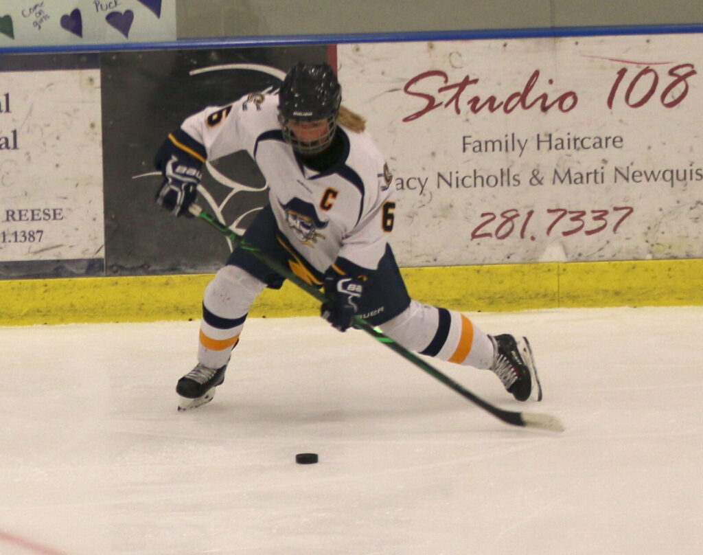 CROOKSTON GIRL’S HOCKEY COMES BACK TO BEAT DETROIT LAKES IN SECTION TOURNAMENT