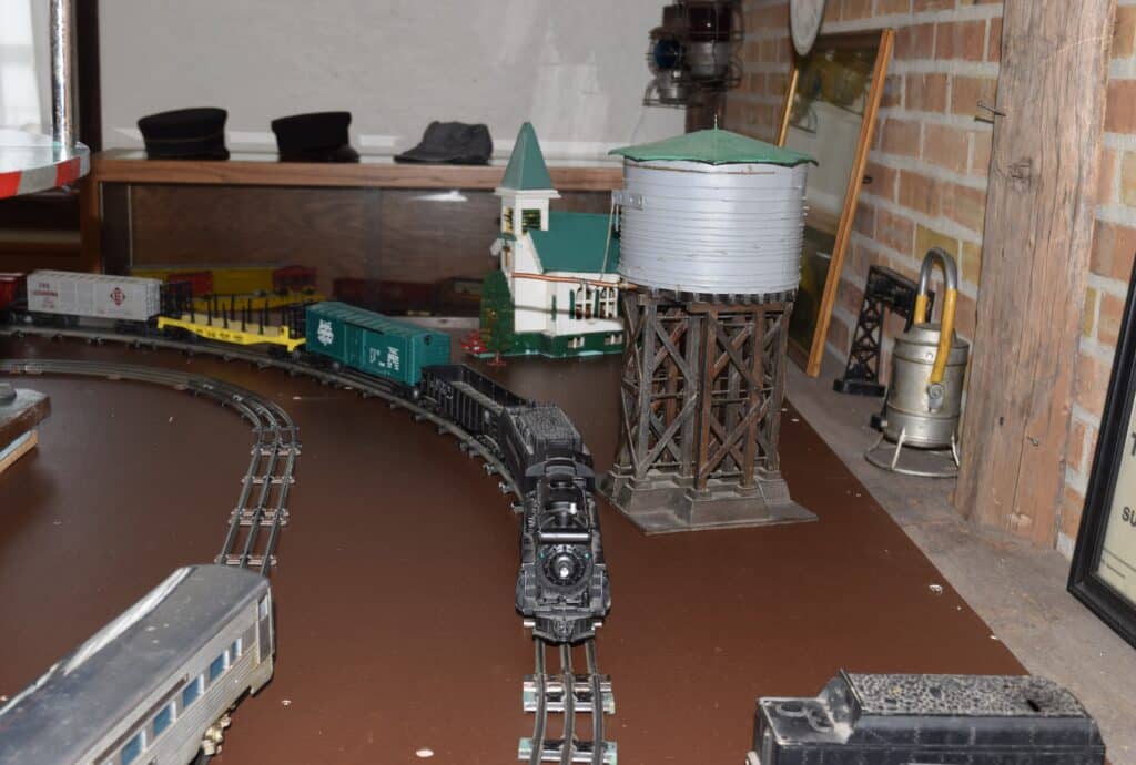 MODEL TRAIN RESTORED AND BACK ON TRACK AT POLK COUNTY HISTORICAL MUSEUM