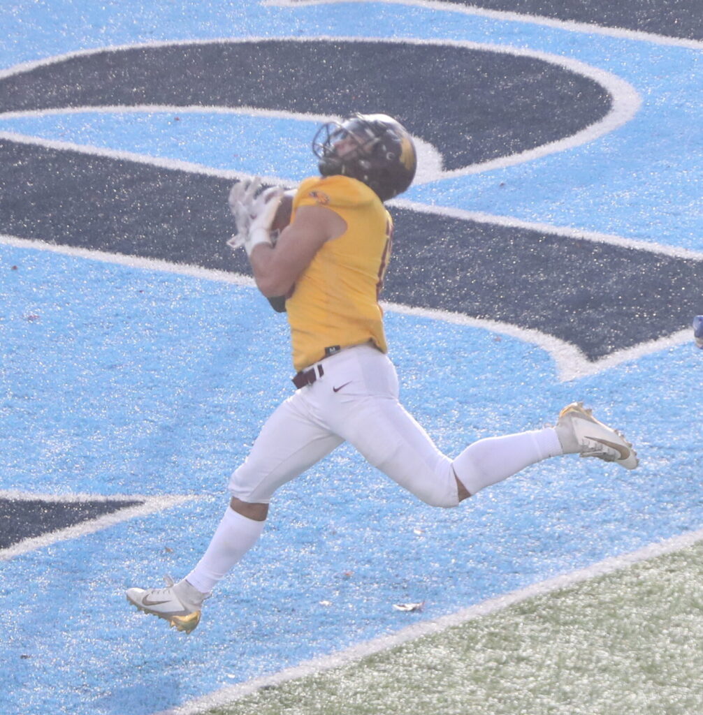 UPPER IOWA CRUISES TO FIRST WIN OF THE SEASON, BEATING UMC FOOTBALL