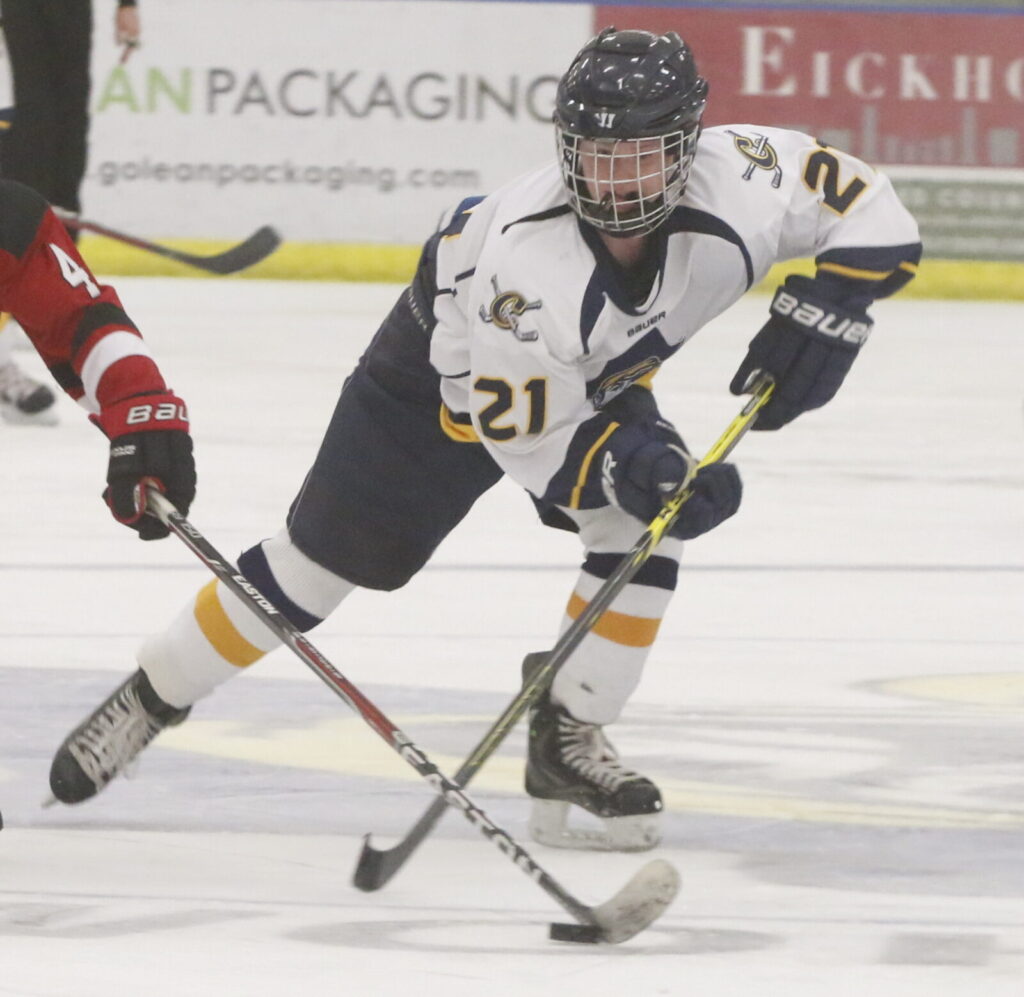 CROOKSTON GIRL’S HOCKEY BEATS DETROIT LAKES FOR FOURTH STRAIGHT WIN