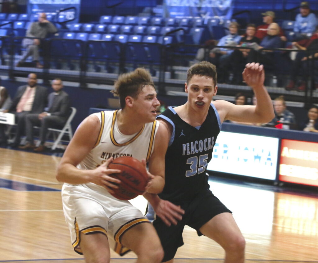 UMC MEN’S BASKETBALL’S DEFENSE STRUGGLES IN 102-94 LOSS AT UPPER IOWA