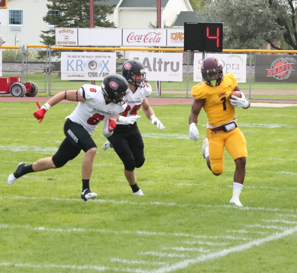 UMC FOOTBALL STRUGGLES DURING SECOND HALF IN LOSS TO ST. CLOUD STATE