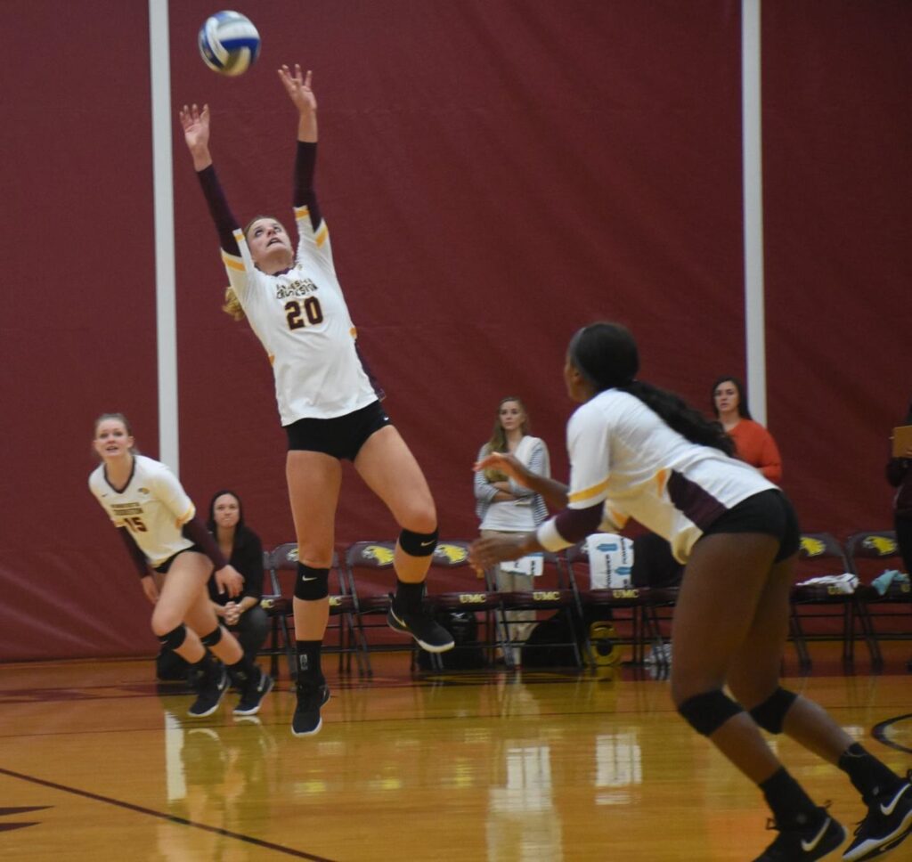 Southwest MN State Sweeps UMC Volleyball
