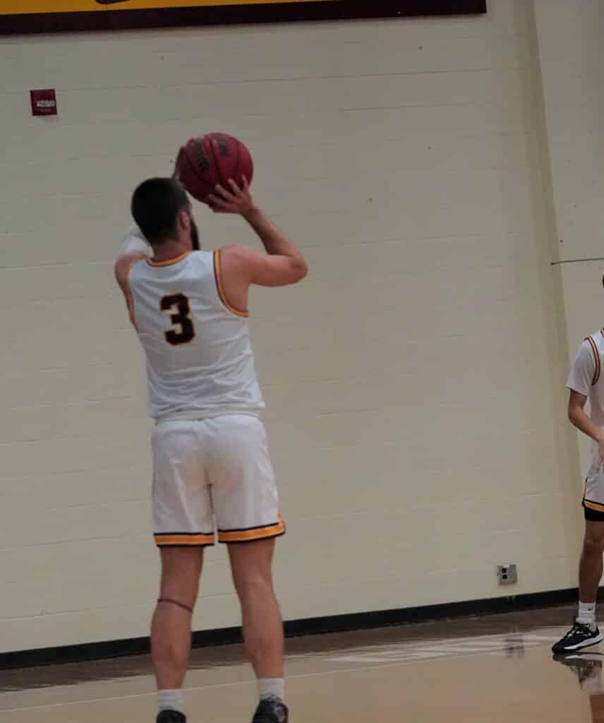 UMC MEN’S BASKETBALL PLAYS WELL, BUT FALLS TO UNDEFEATED DULUTH