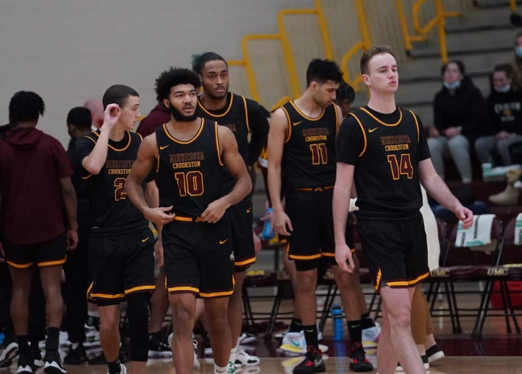 UMC MEN’S BASKETBALL STARTS STRONG AND HANGS ON FOR 70-67 WIN OVER MUSTANGS