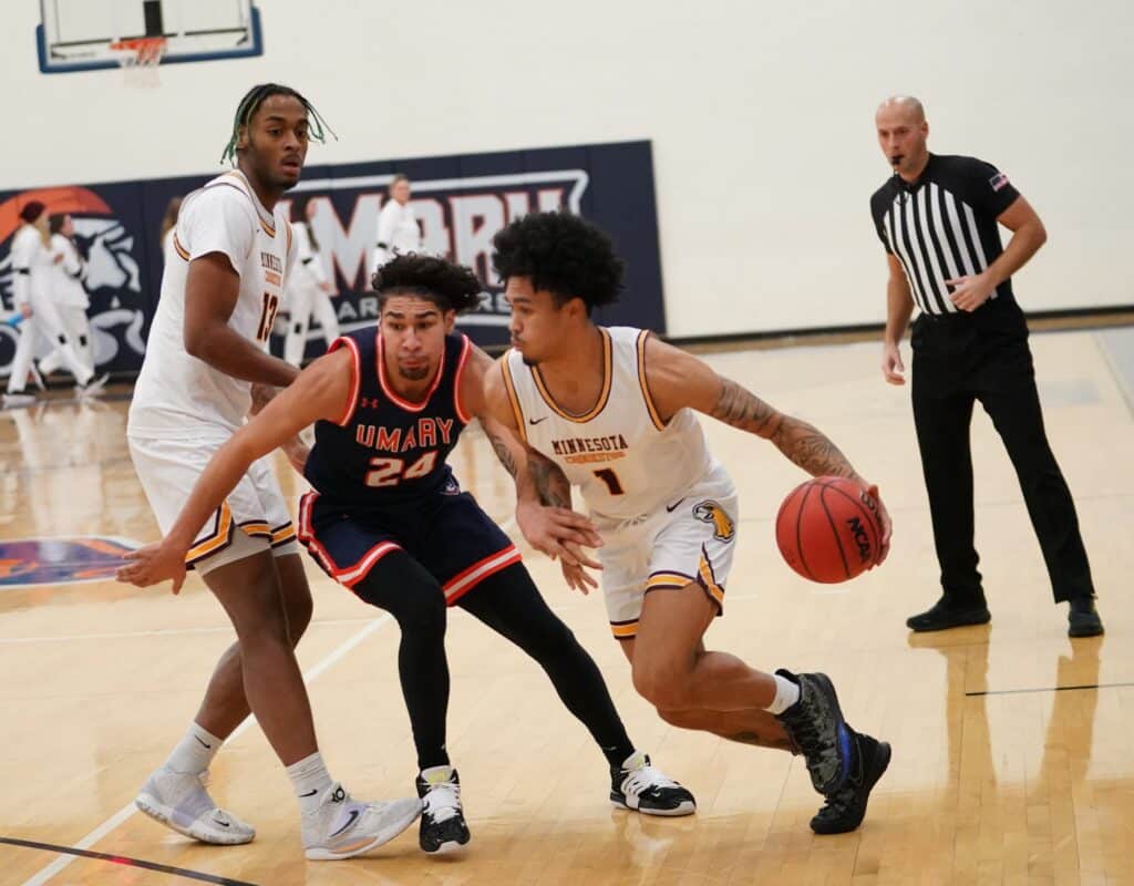NORTHERN STATE USES LATE FIRST HALF RUN TO BE UMC MEN’S BASKETBALL