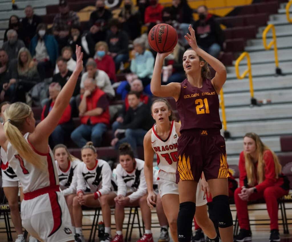 DRAGONS DEFEAT UMC WOMEN’S BASKETBALL THANKS TO 28 POINT THIRD QUARTER