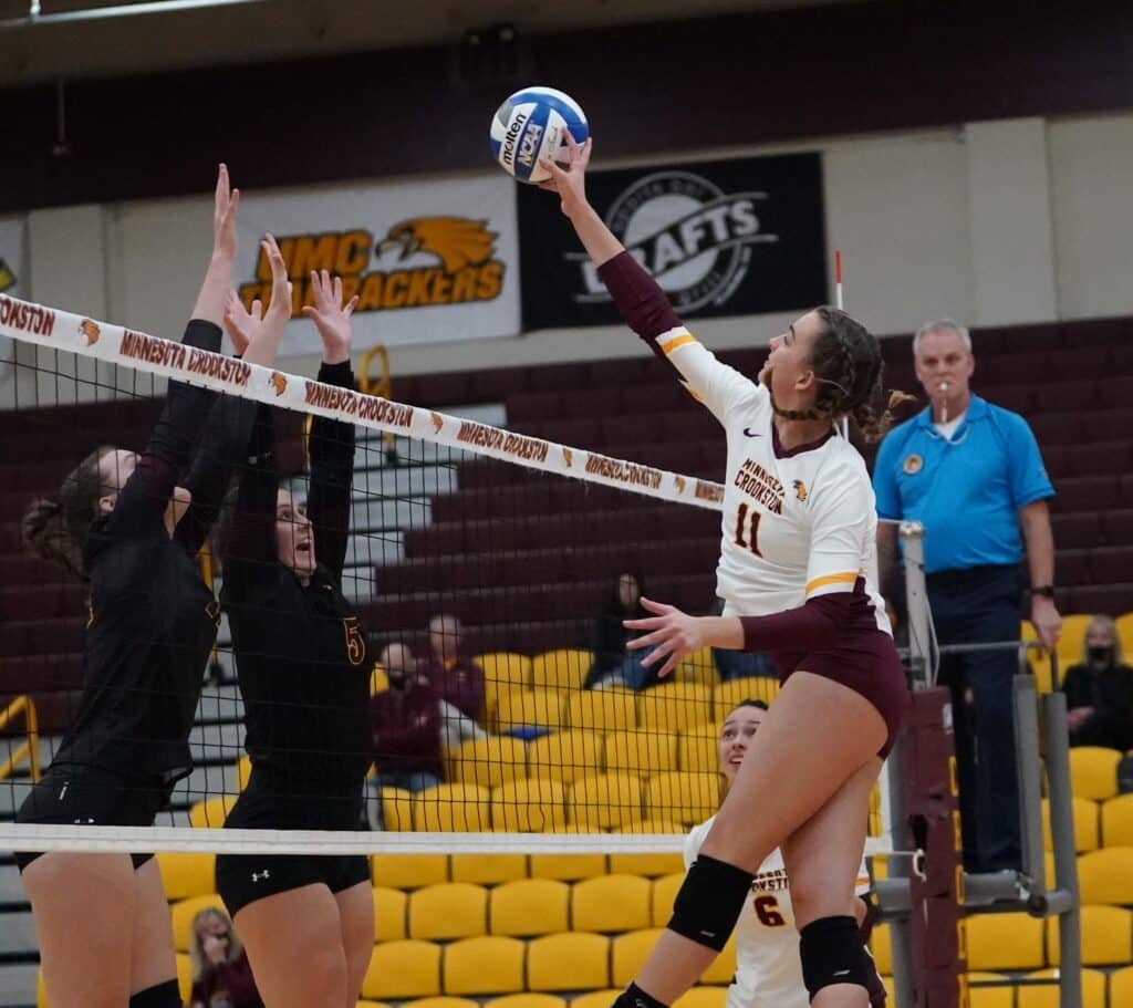 MINNESOTA CROOKSTON VOLLEYBALL FALLS IN THREE SETS TO DULUTH