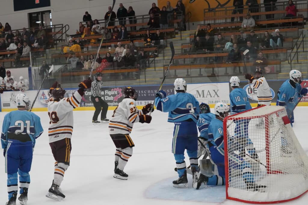 UMC Club Hockey beats Lake Region State for series sweep
