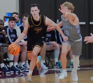 In a tale of two halves, Upper Iowa beats UMC Men’s Basketball