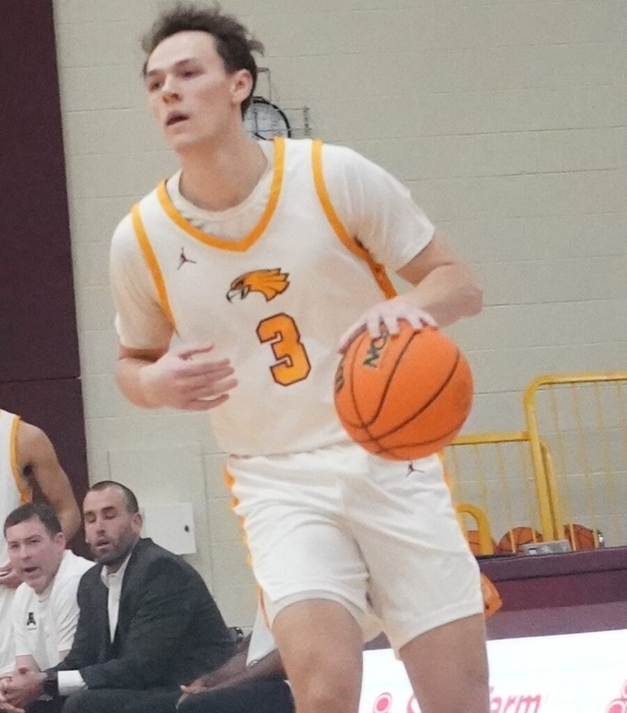 UMC Men’s Basketball struggles against Bulldog shooters, falls to Minnesota-Duluth