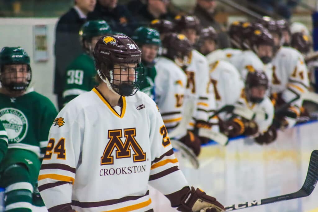 UMC Hockey beats Dakota College at Bottineau after 4 unanswered goals