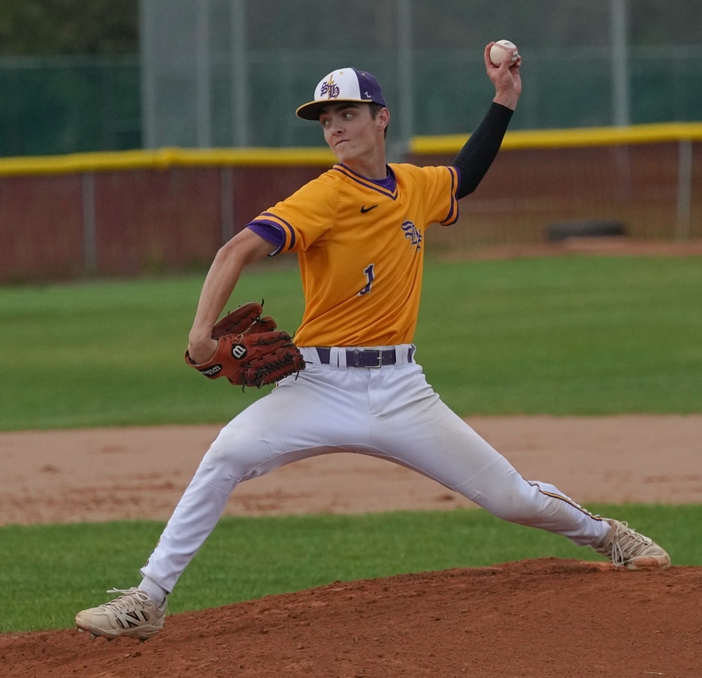 Sacred Heart Baseball beats Fosston to advance