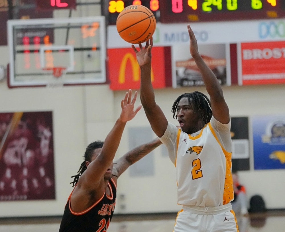 Jamestown uses a strong second half to beat UMC Men’s Basketball