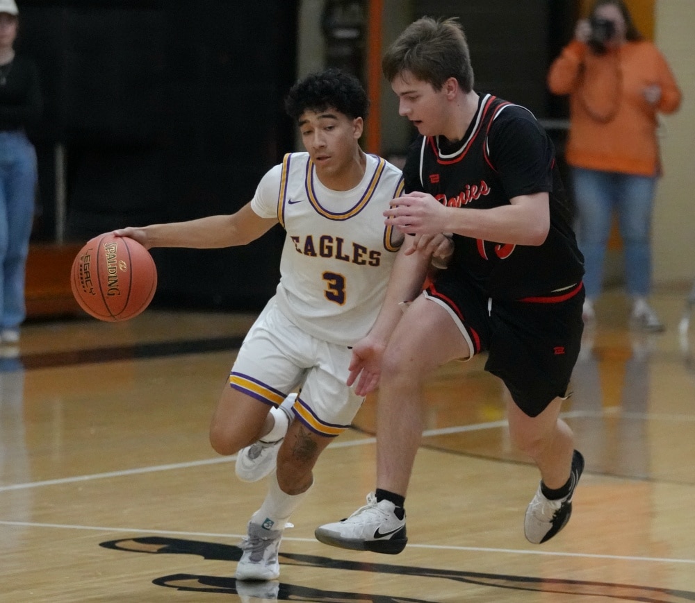 Sacred Heart Eagles Boys Basketball uses runs to beat Warren-Alvarado-Oslo