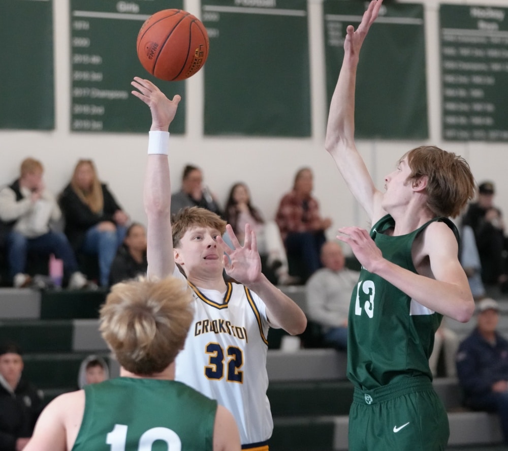 Roseau’s Jordan Borowicz scores with 8 seconds left to beat Crookston Boys Basketball