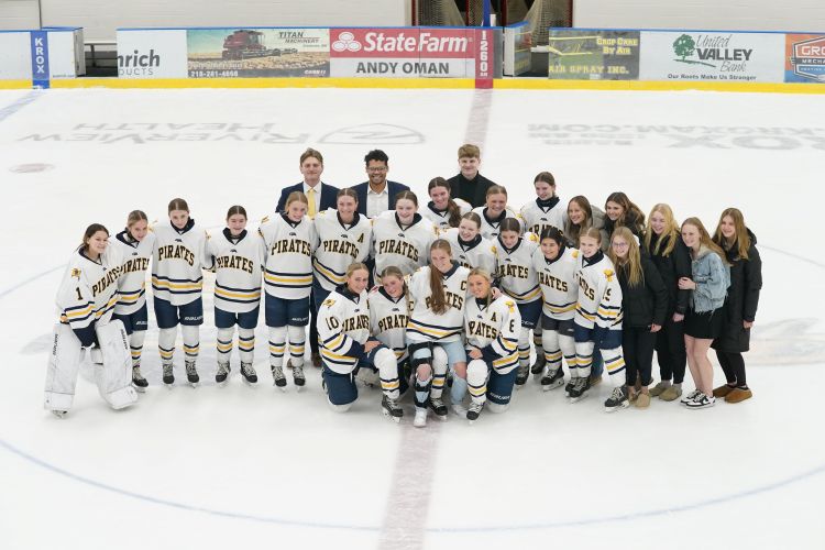 Crookston Girls Hockey loses tough game to Fergus Falls on Senior Night