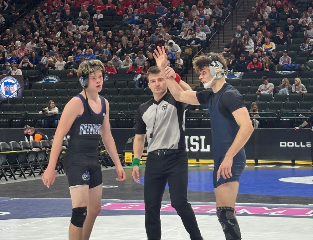 Gavyn Hlucny wins, Arriaga falls in first round of State Wrestling