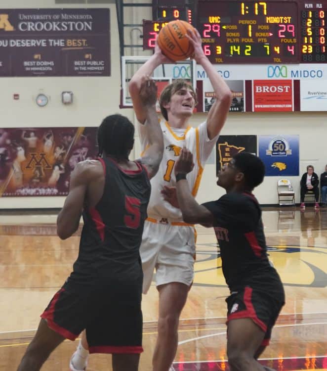 UMC Men’s Basketball wins crazy back and forth game against Minot State