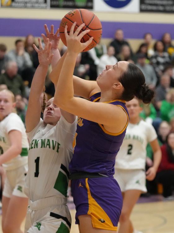 Lexi Lawrence hits game-winning shot, Sacred Heart Girls Basketball defeats EGF