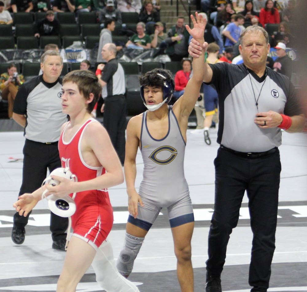 Gavyn Hlucny goes 2-1 and will place, Arriaga is 2-1 needs to win 1 more to place at State Wrestling