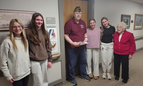 CHS Leo Club and Disabled Veteran Auxiliary members deliver valentines to veterans at the Villa