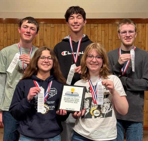 Crookston High School Knowledge Bowl team advances to state
