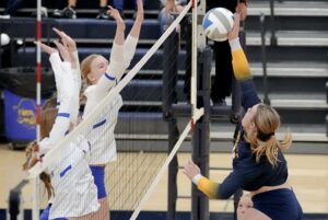 Thief River Falls sweeps Crookston Pirate Volleyball